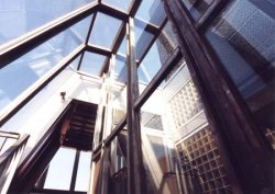 光をたっぷり取り込んだGLASS　HOUSE。吉祥寺駅から徒歩５分。